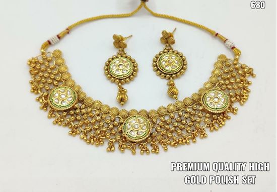 Picture of exclusive gold plated party jewellery