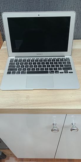 Picture of laptop apple